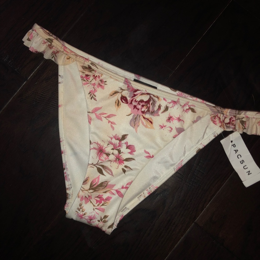 LA hearts floral bikini bottoms 👙✨